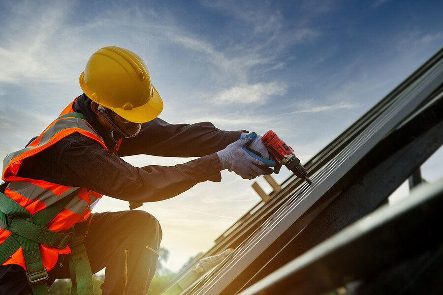 Technician-Roofer-Worker